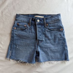 Levi's Wedgie Short size 24